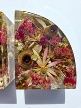 Load image into Gallery viewer, Resin & Australian Native Bookend Set