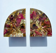 Load image into Gallery viewer, Resin & Australian Native Bookend Set